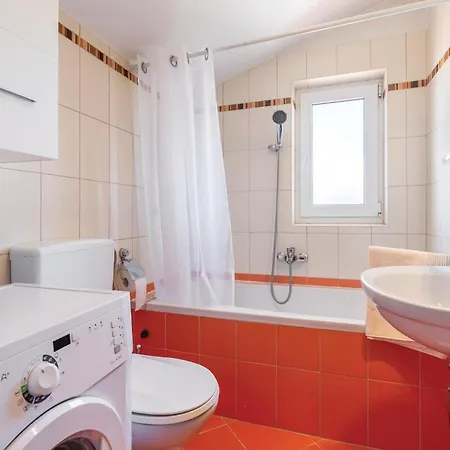 3 Bedroom In Labin *