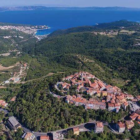 3 Bedroom In Labin Holiday home