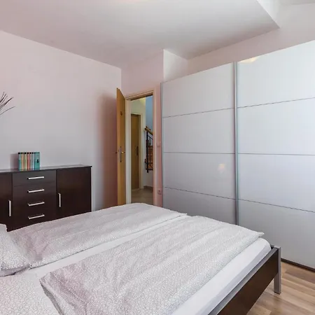 3 Bedroom In Labin Rasa