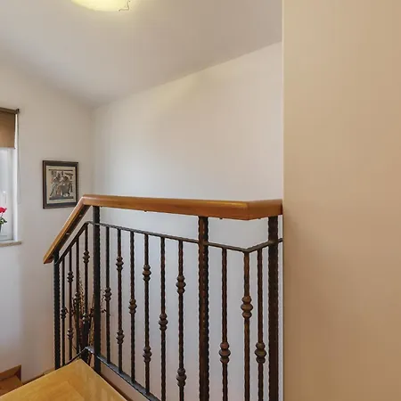 3 Bedroom In Labin Holiday home *