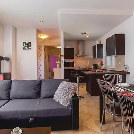 3 Bedroom In Labin Rasa