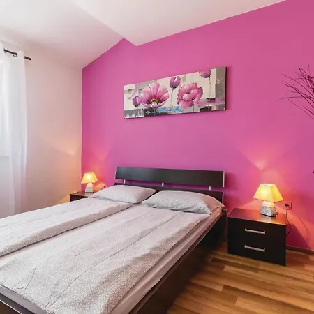 3 Bedroom In Labin Holiday home Rasa