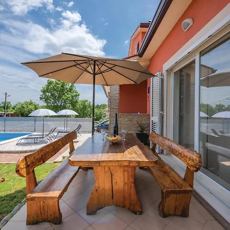 3 Bedroom In Labin Holiday home *