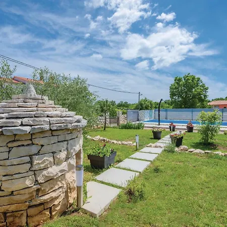 3 Bedroom In Labin *