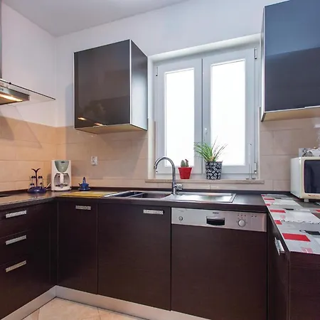 3 Bedroom In Labin Holiday home