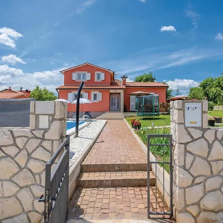 3 Bedroom In Labin *