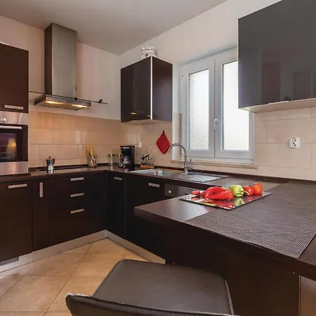 3 Bedroom In Labin Holiday home *