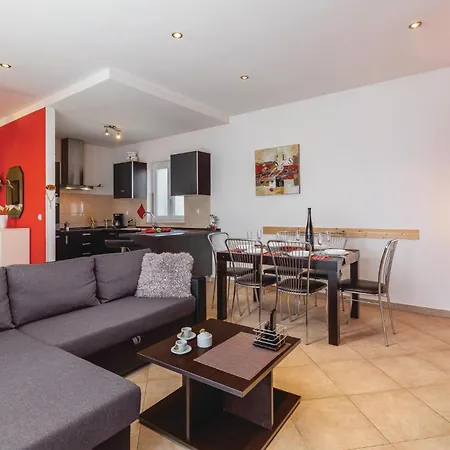 3 Bedroom In Labin